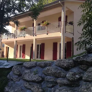De Servant Roulottes Et D'hotes 3* Auberives-en-Royans